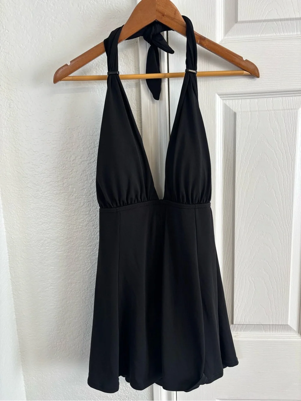 Contours by Coco Reef Phase Draped One Piece Halter Swim Dress Size 10 34C/D - Picture 6 of 6
